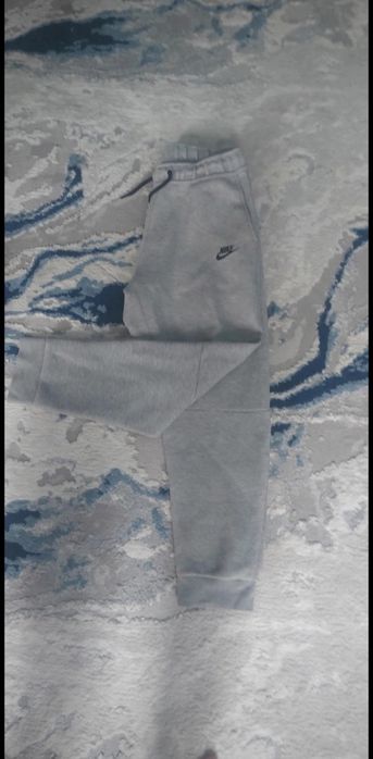 Pantaloni nike tech