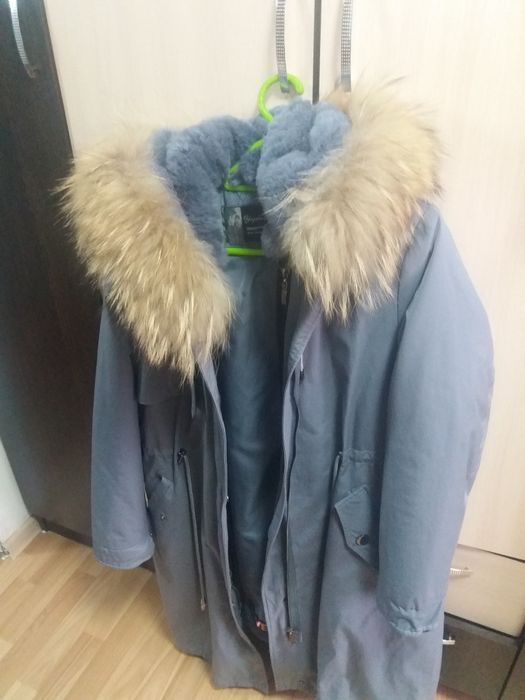 Продается парка цветом ментоловая
