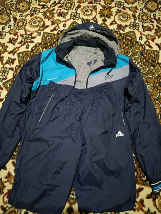 Привазной спортивный костюм в отличном состоянии двусторонний