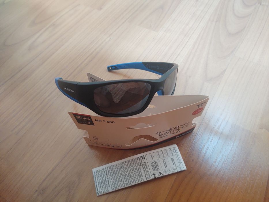 Vând ochelari de soare pentru copii