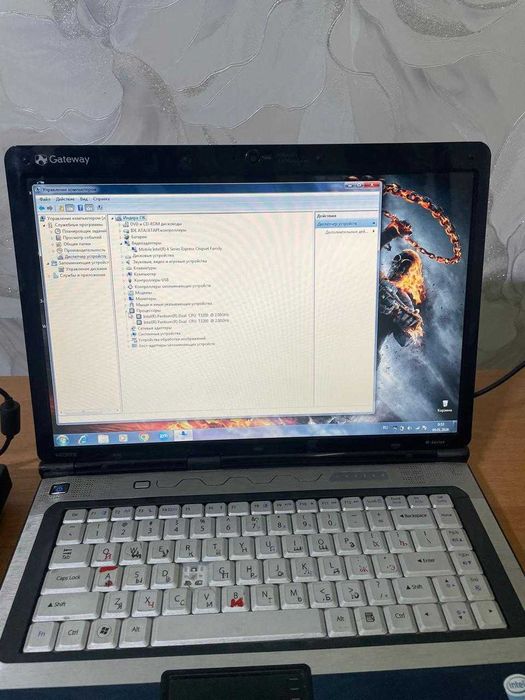 продам ноутбук срочно в идеале