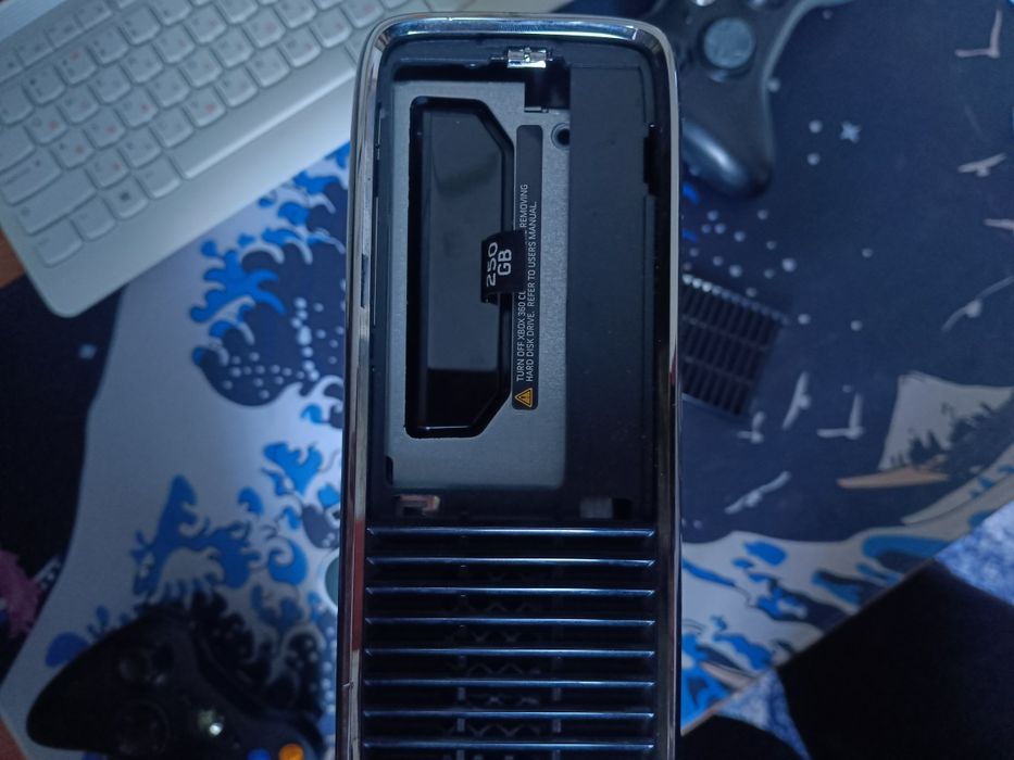 Продам XBOX 360 в хорошем состоянии
