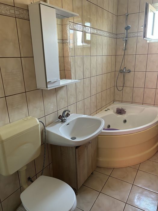 Inchiriez apartament central