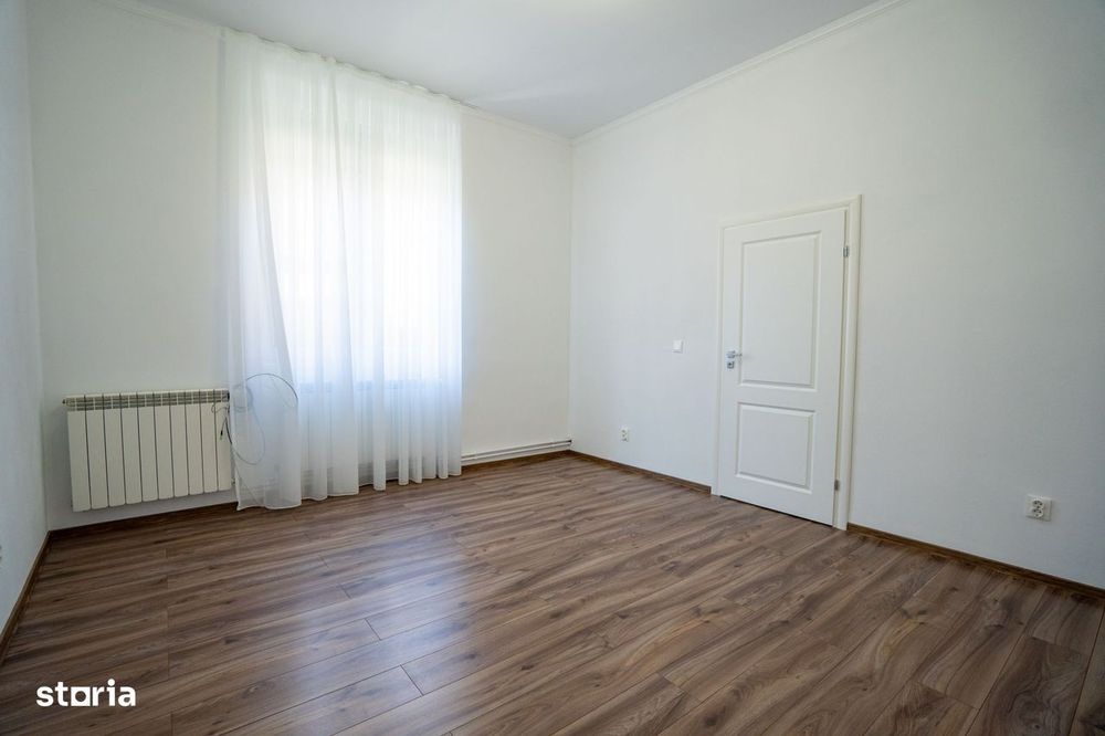 Apartament cu 2 camere, casă la curte comună – Central, Oradea