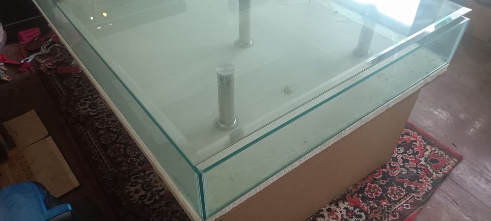 Akvarium stol to'ylar, tadbirkar uchun, sotiladi