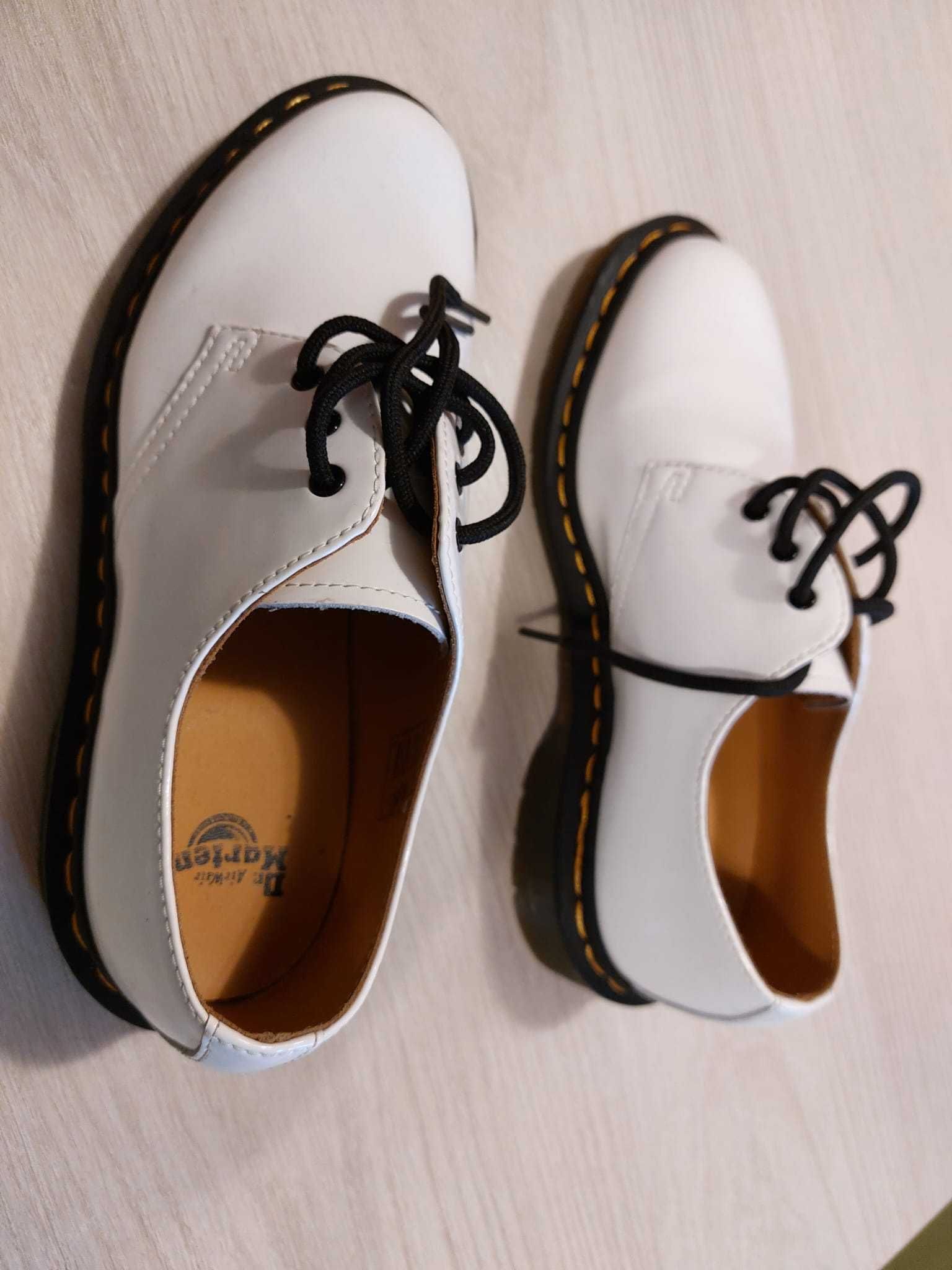 Pantofi dama outlet dr martens