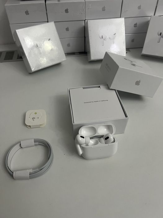 Vand AirPods 3 Pro compatibile cu iOS/Android.