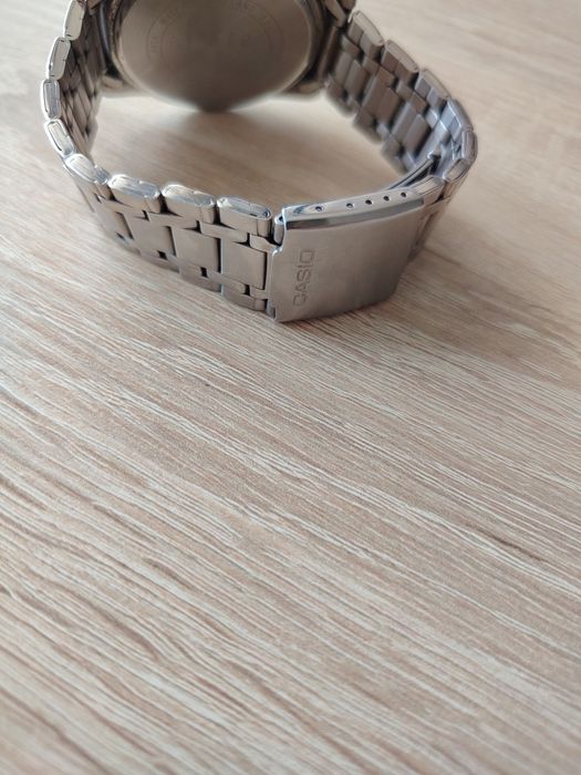 Часовник CASIO..