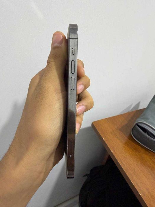 Iphone 12 pro, 258 karobkasi bor, ayibi yoq