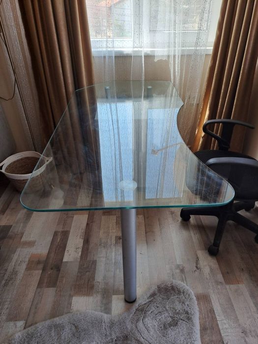 Бюро подходящо за маникюр