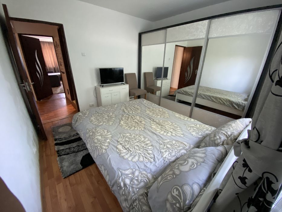 Inchiriez apartament cu 2 camere decomandate