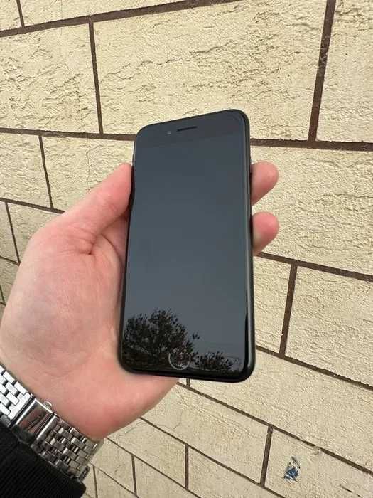 Iphone Se 2-gen. IMEI/fingerprint/truetone black version.