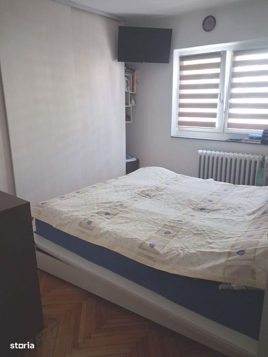 Apartament cu 4 camere, 90 mp, decomandat, etaj intermediar, Zona Damb — fotografia 2
