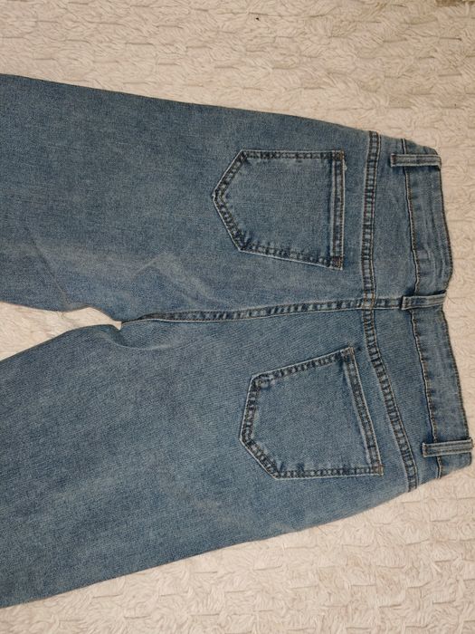 Blugi slim cu pietre