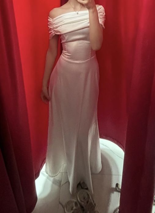 Платия белый 42 размер