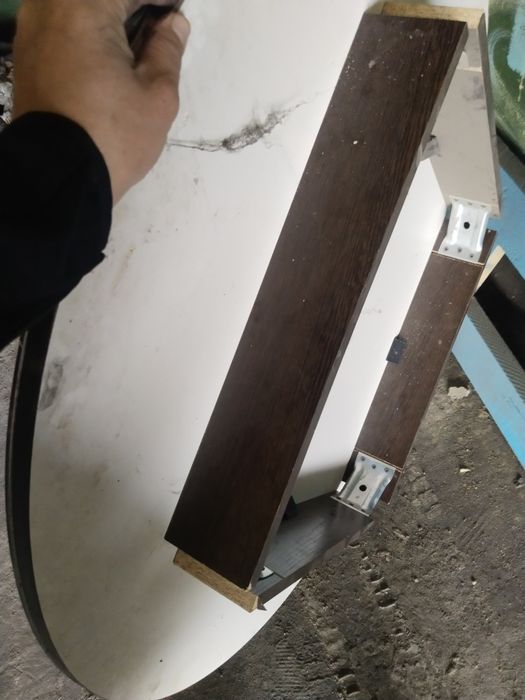 Стол продаем за 20000 теңге