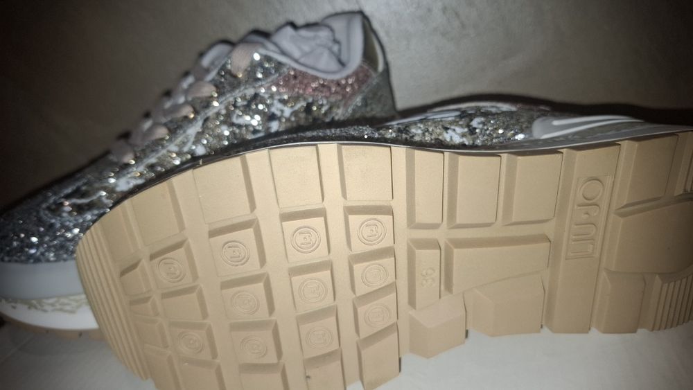 Сникърси LIO JO  чисто нови