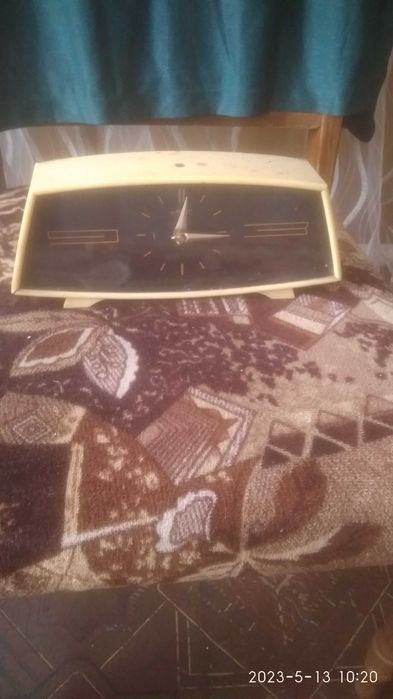 продам часы настольные