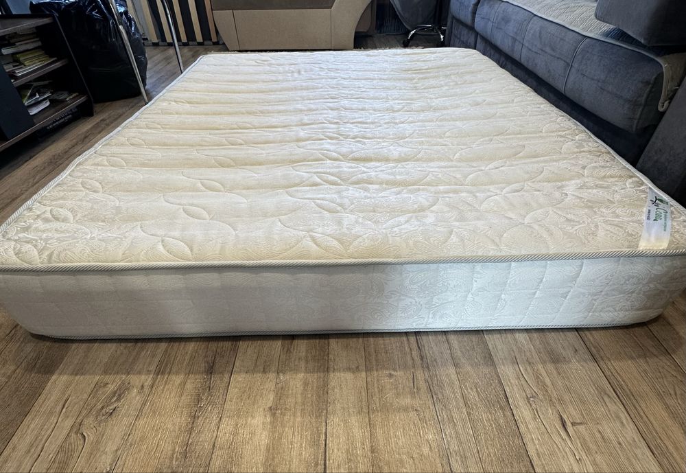 Продам матрас б/у в хорошем состоянии