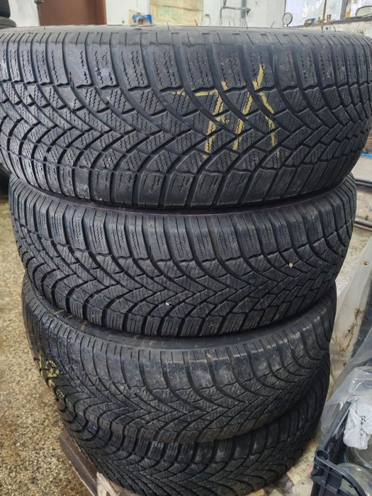 Зимни гуми 17" дот2219  215/60/17