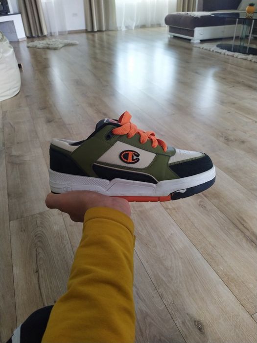 Papuci champion vând