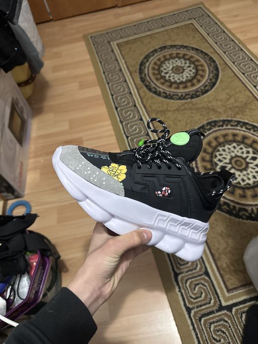 versace chain reaction