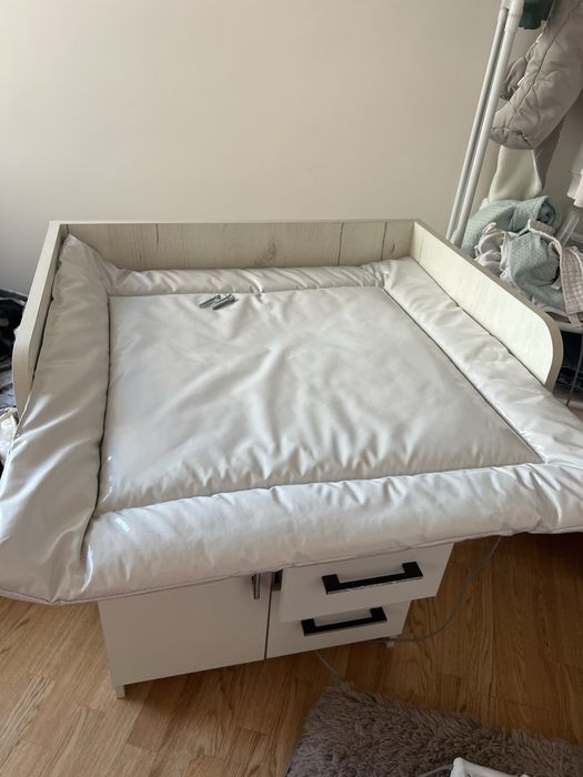 Пеленальный столик