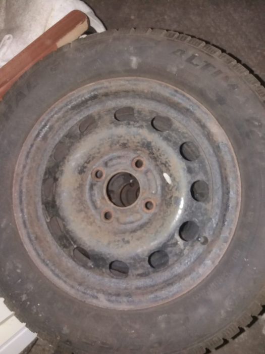 Anvelope iarnă + jante,  4 bucăți, rulate 5 luni 185/65 R14