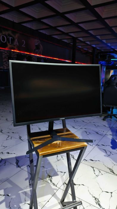 Игровой монитор Samsung 27" Curved Full HD 144 Гц (C27FG73)
