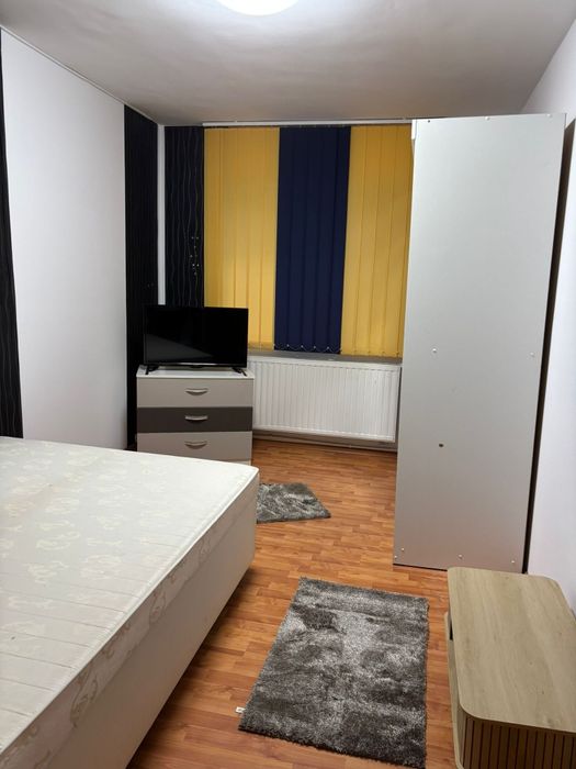 Închiriez apartament 3 camere