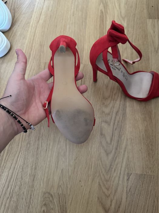 Sandale cu toc , marimea 38