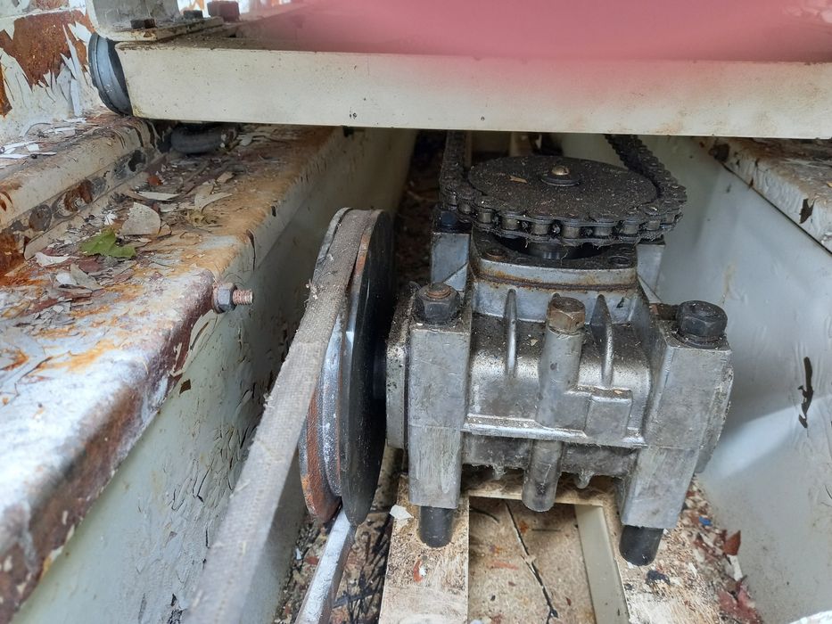 Продам универсальный электродвигатель с редуктором.