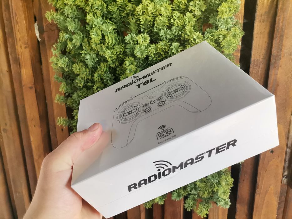 RadioMaster T8L ELRS 2.4GHz – telecomandă pentru drone FPV / modele RC

Vând RadioMaster T8L, o telecomandă compactă și ușoară, ideală pentru drone FP