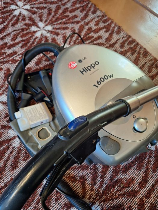 Моющий пылесос LG Hippo