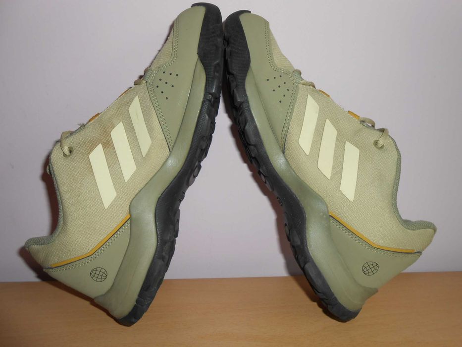 Дамски маратонки Adidas Traxion