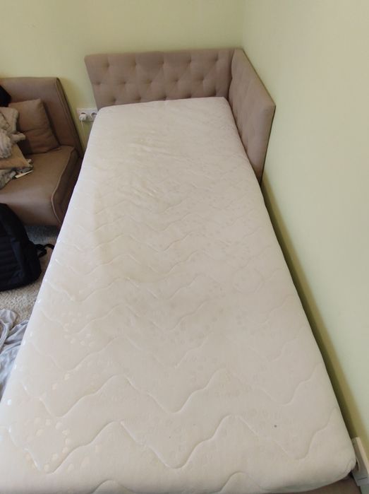 Единично, тапицирано легло