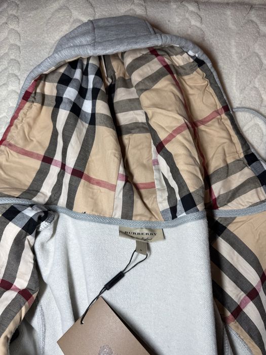 Burrbery Сив суичер М