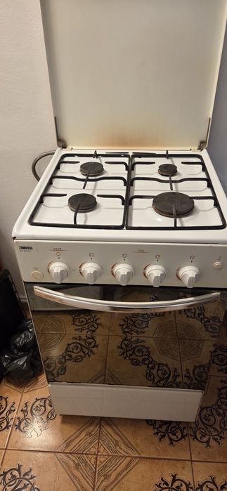 Aeagaz 4 arzătoare,Zanussi,perfectă stare,fără rugină,impecabil,funcționare,ireproșabilă,aprindere electrică,iluminat cuptor,ridicare personală,Bacau