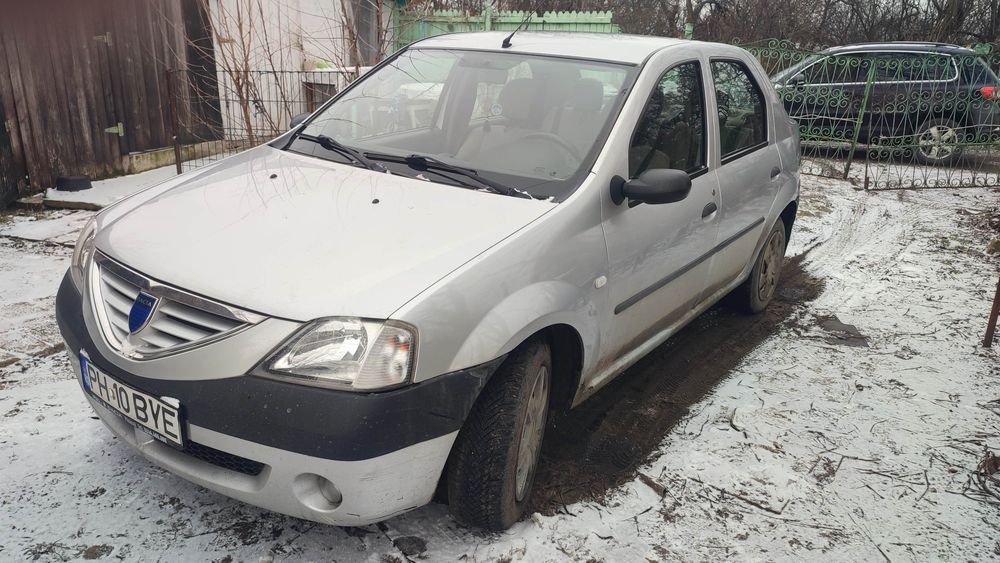 Vând Logan standard