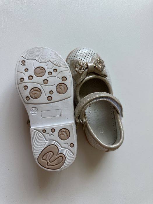 Продам детскую обувь