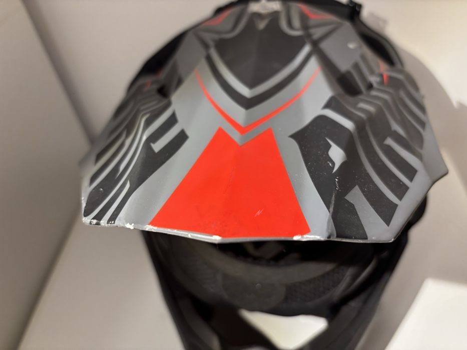 Каска за мотор Airoh и очила