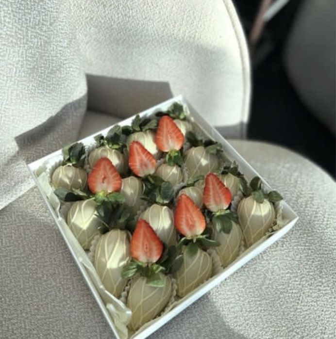 Клубника в шоколаде есть Каспий ред