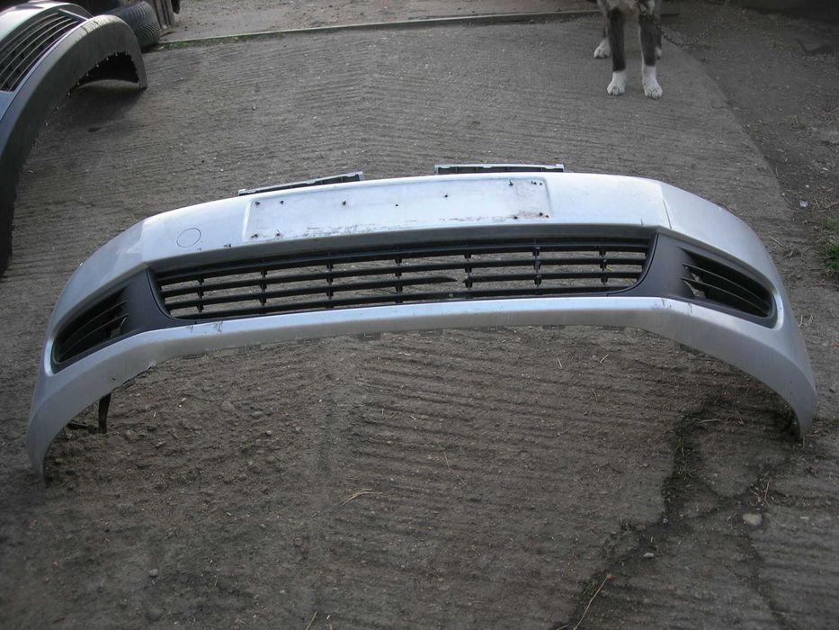 Bara fata vW Golf 5 cu proiectoare