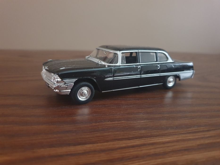 Продам модели машин зил и бугатти