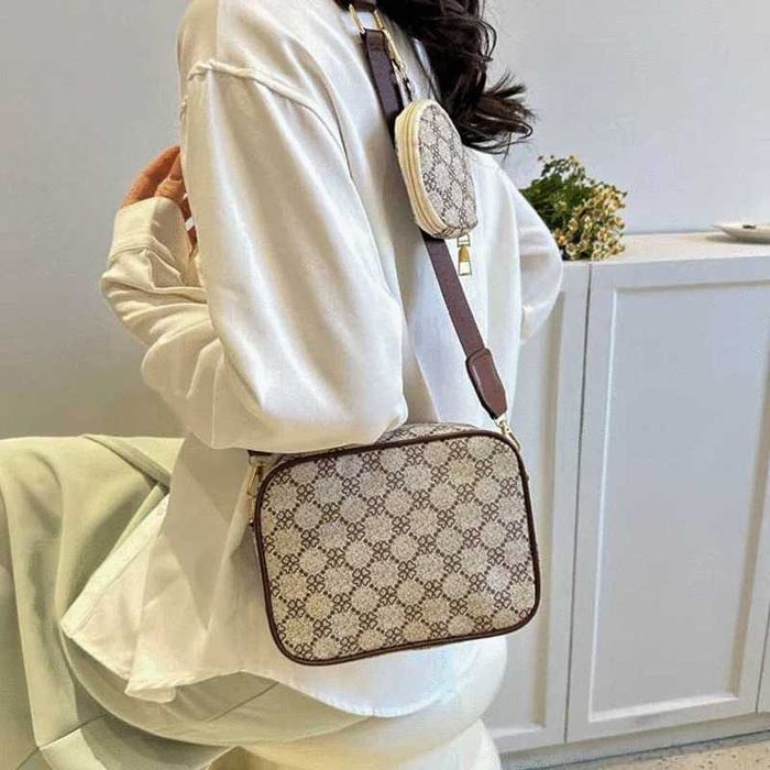 дамска чанта през рамо