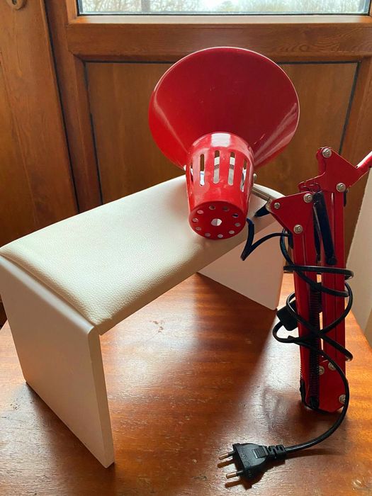 Instrumente si materiale pentru unghii