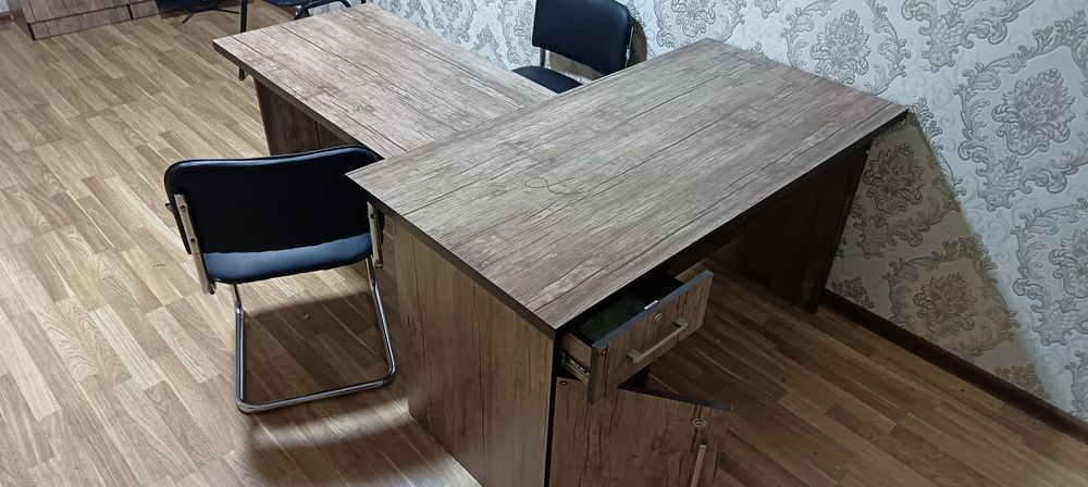 Ofis uchun mebel