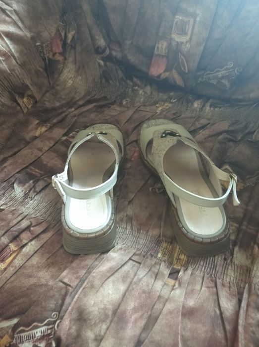 Летни дамски обувки. от естествена кожа