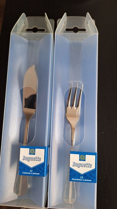 Farfurii, pahare, cani