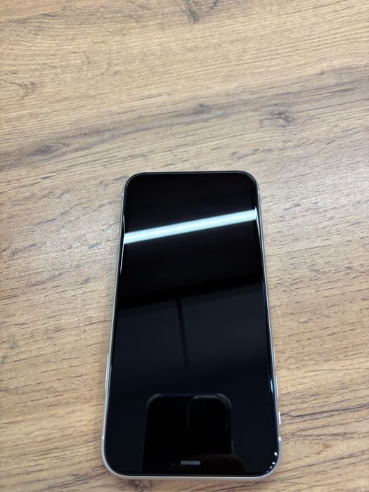 Айфон 11, 128 ГБ.